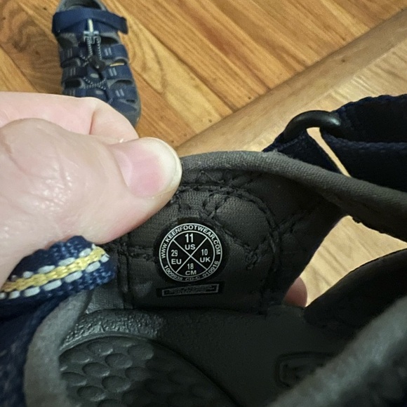 Keen Newport H2 Sandals Gently Used - Picture 4 of 4